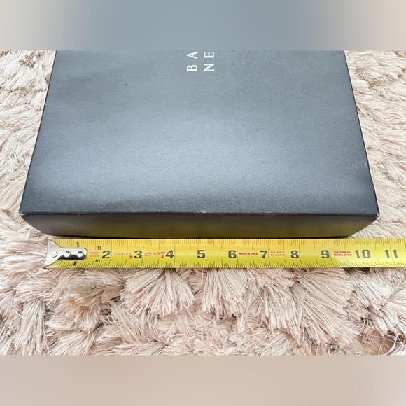 Barney’s New York Gift Box Medium Black. 14 x 9.5 x 2”. With Tissue And Ribbon. - Picture 3 of 9